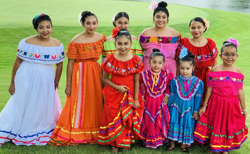 Peoria Folklore Ballet performs at the grand opening of Miranda’s Bella Boutique in August 2021.