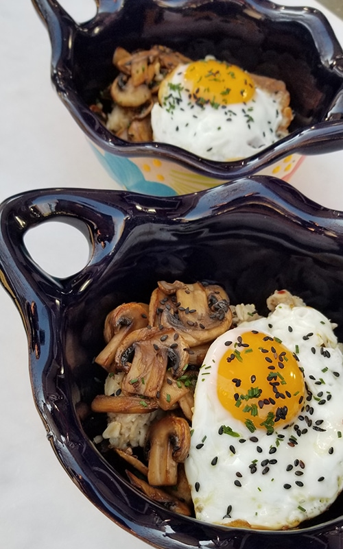 Asian oats with mushrooms and egg