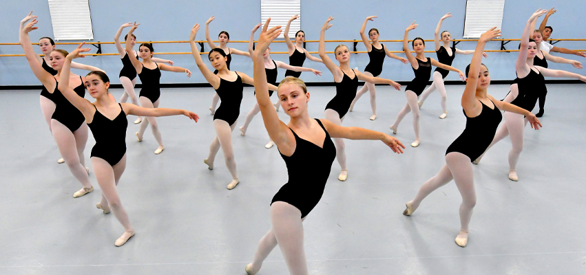 Ballet dancers practicing