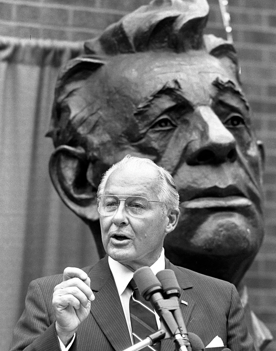 Bob Michel speaking at the Dirksen Congressional Center in Pekin