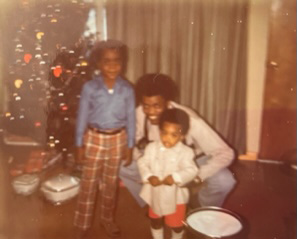 A young Deveraux Hubbard (right) stands next to his father, Danny Hubbard, and older brother Daimorrio