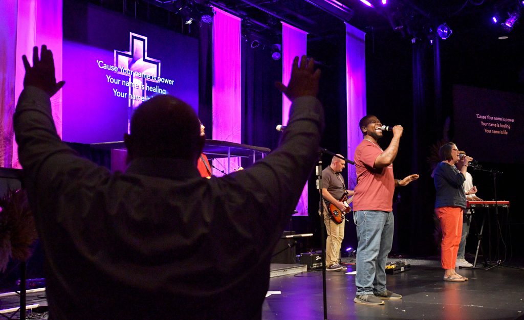 Worship service at Richwoods Church in Peoria