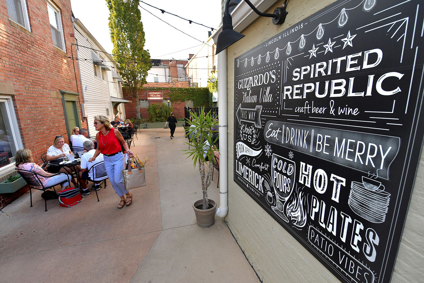 Shops and eateries in downtown Lincoln