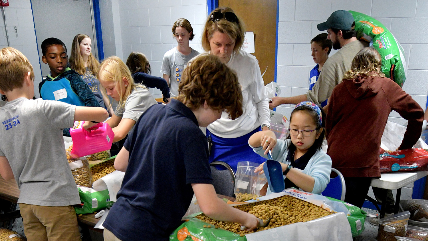 Students and staff from Reservoir Gifted Academy volunteer